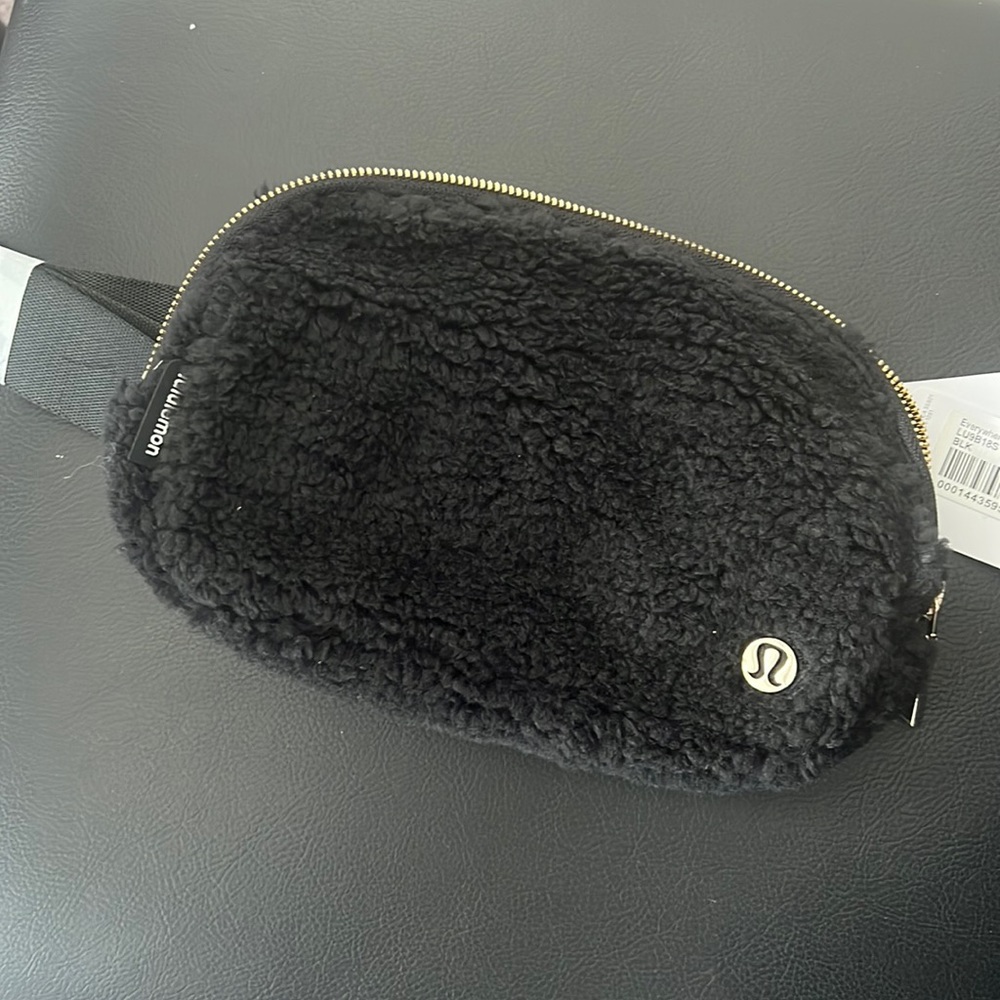 LULULEMON BLACK EVERYWHERE FLEECE BELT BAG